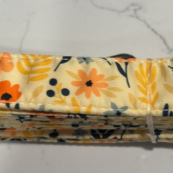 Floral leash and poop bag holder - Picture 2 of 7